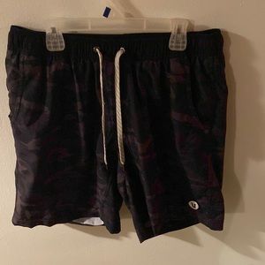 Mens Vuori Kore Shorts. Size medium. Black Camo.